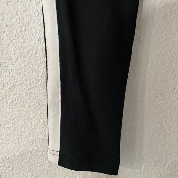 Under Armour Fortitude Loose Fit Black Long Sleeve. Medium. - Picture 7 of 8